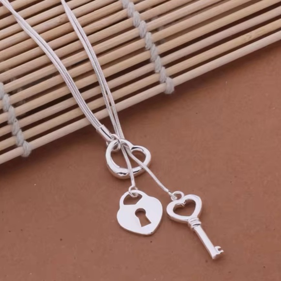 925 Sterling Silver Key Lock Necklace 19” - Picture 4 of 5